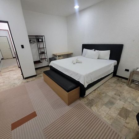 Jay'S Villa B Angeles Exterior photo
