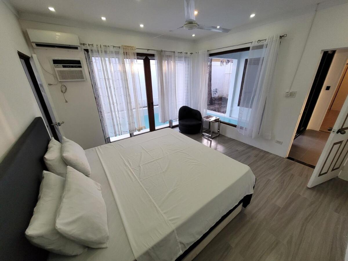 Jay'S Villa B Angeles Exterior photo
