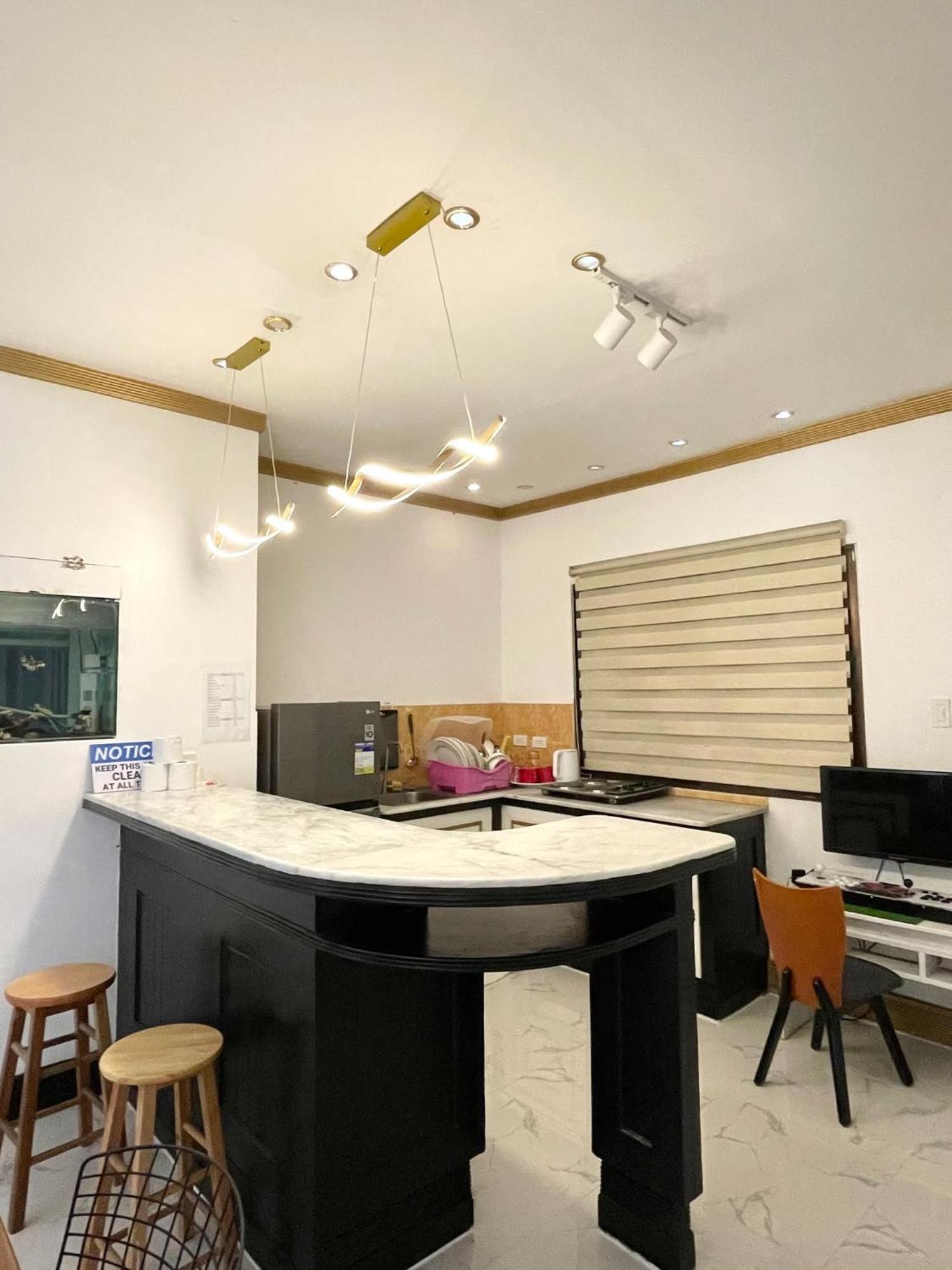 Jay'S Villa B Angeles Exterior photo