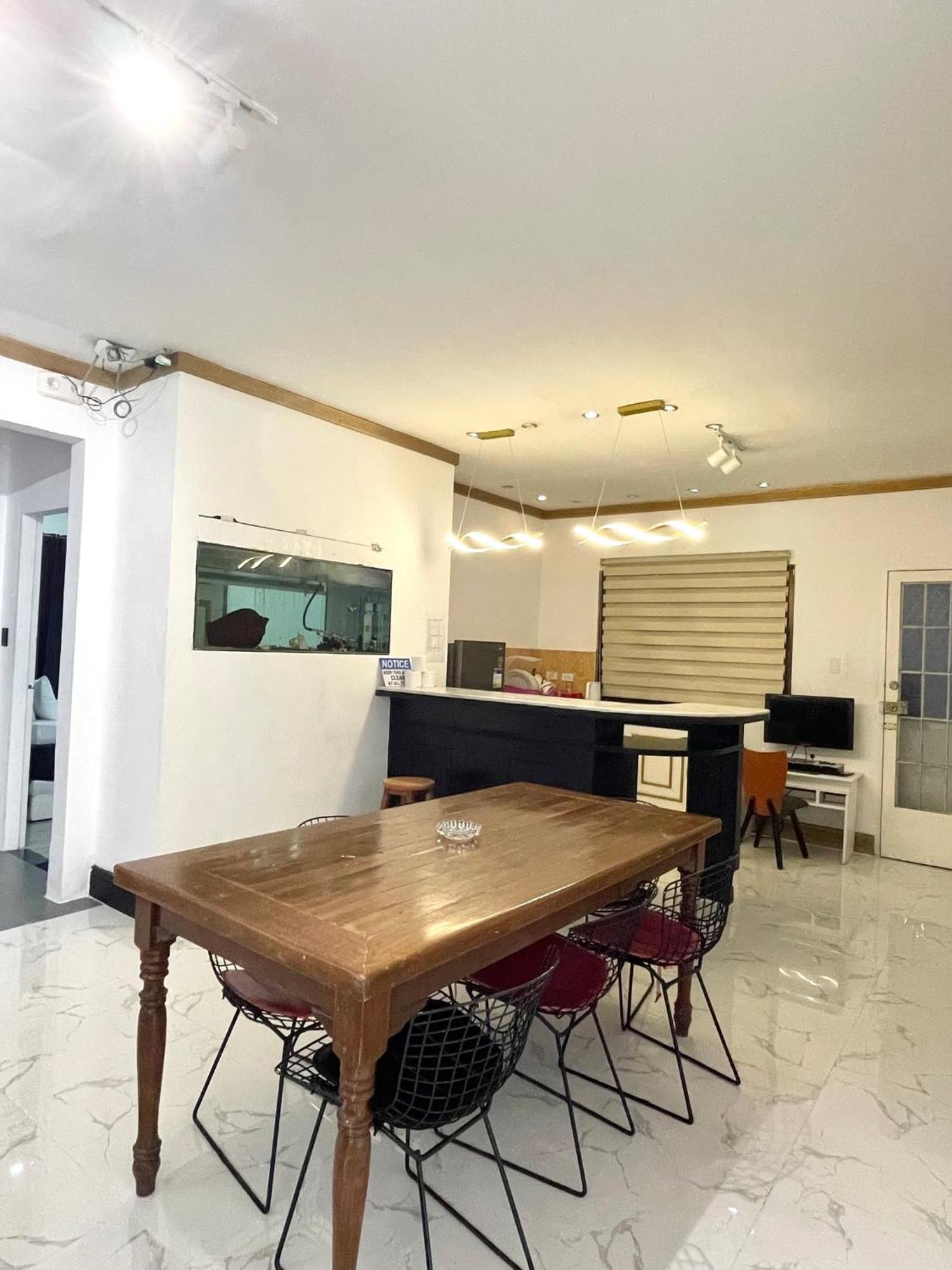 Jay'S Villa B Angeles Exterior photo