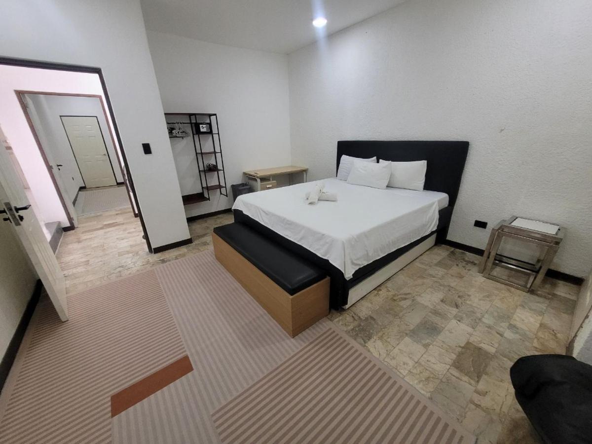Jay'S Villa B Angeles Exterior photo