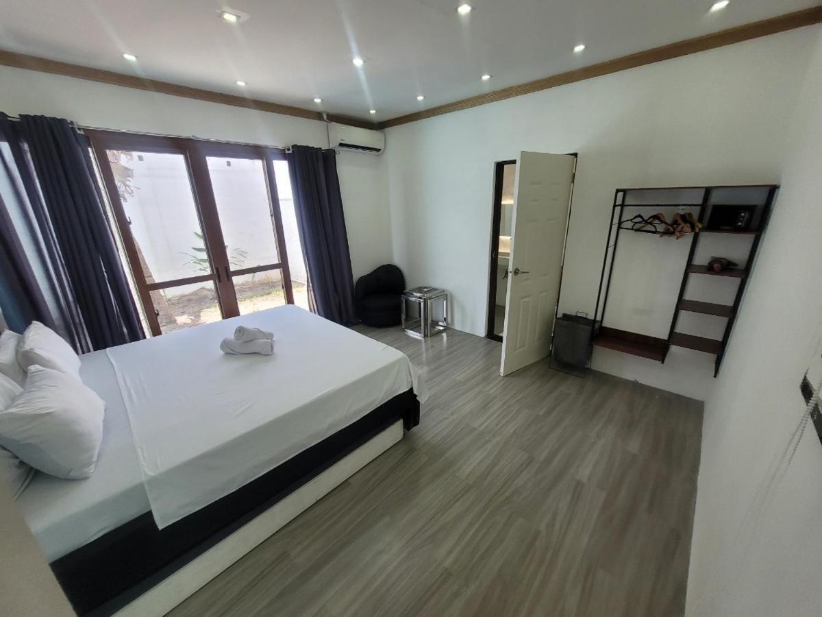 Jay'S Villa B Angeles Exterior photo