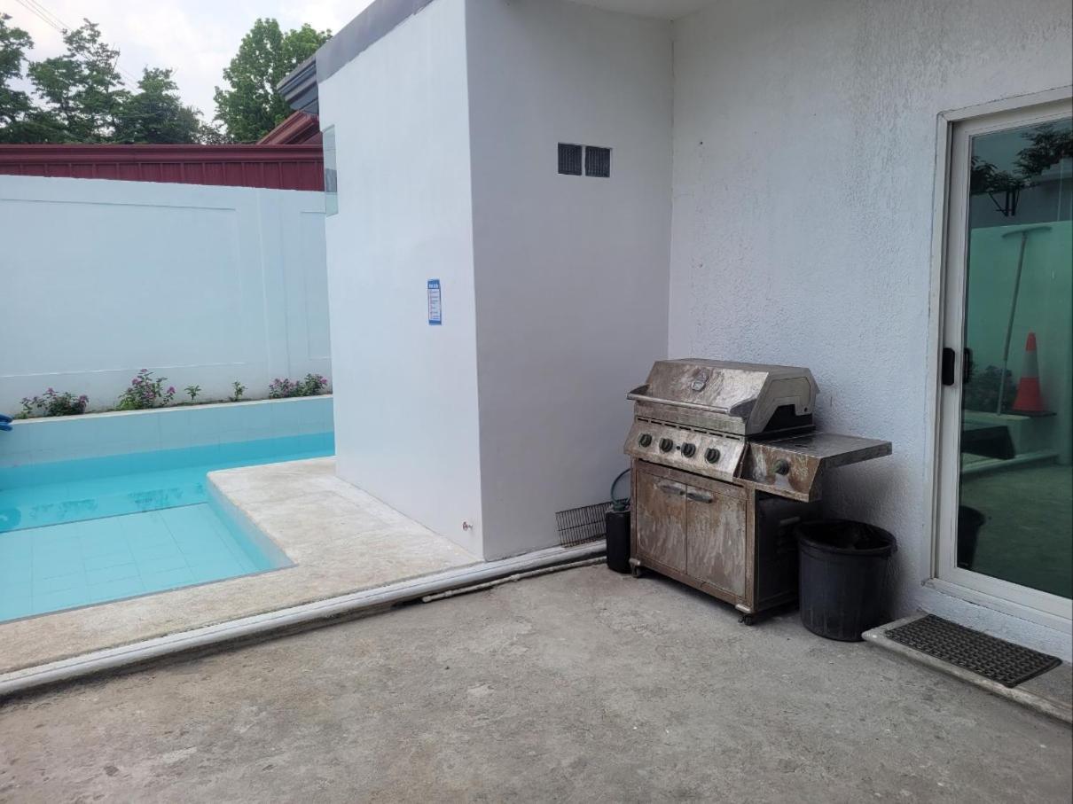 Jay'S Villa B Angeles Exterior photo